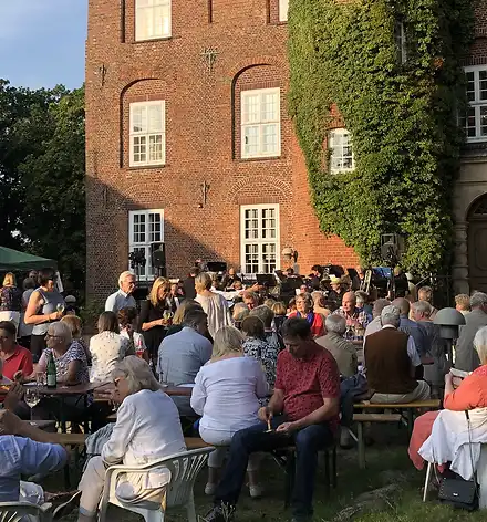 Kleines Schlossfest Fest vor dem Schloss