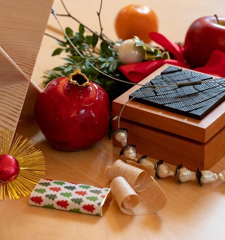 Ein Stilleben mit den Produkten des Weihnachtsmarktes.