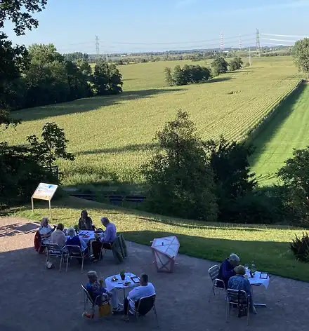 Augustabend mit Freunden im Schloss Schlossterrasse mit Aussicht auf die Elbmarsch