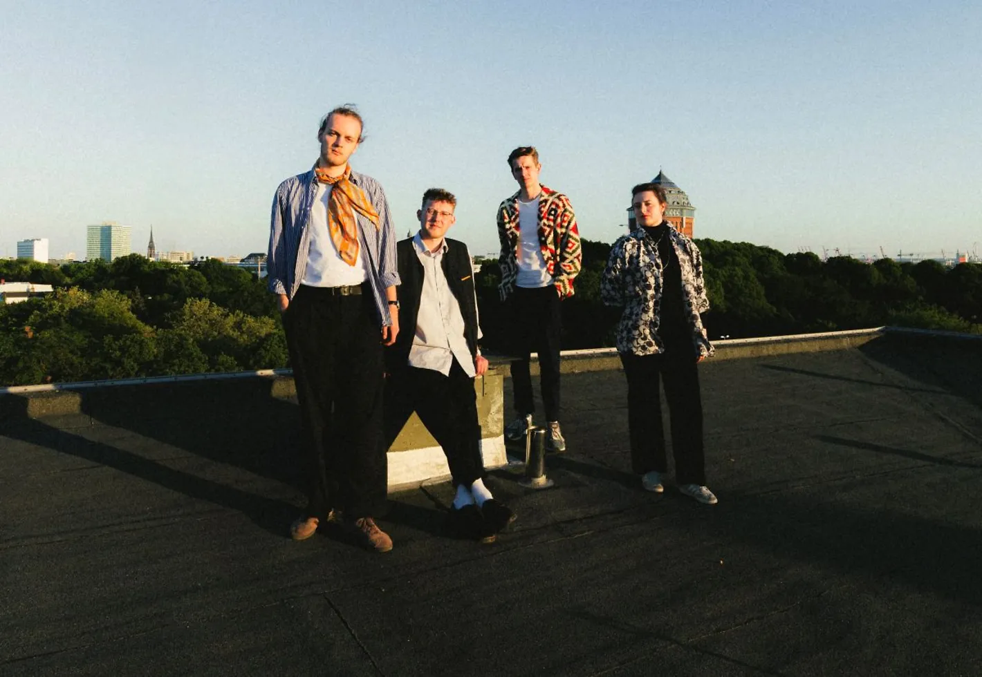 Das Hamburger Jazz Quartett AMELIA posiert auf deinem Dach in Hamburg.
