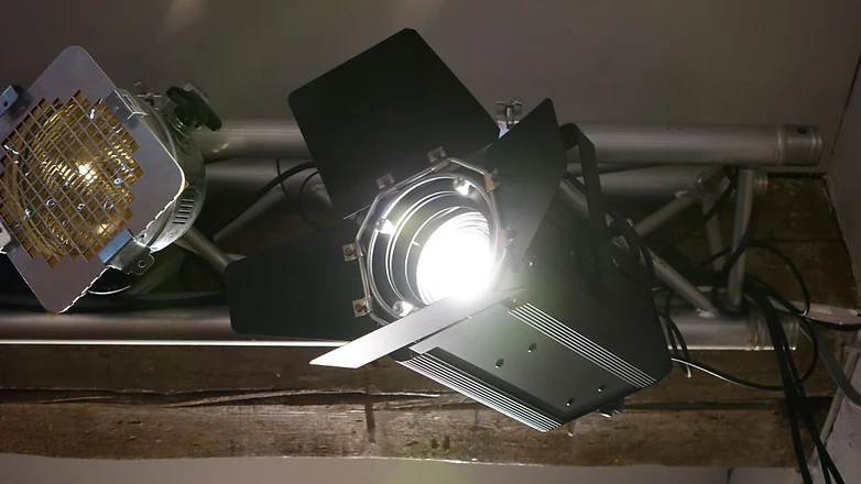 Es werde Licht! Foto Theaterspot an einer Lichttraverse