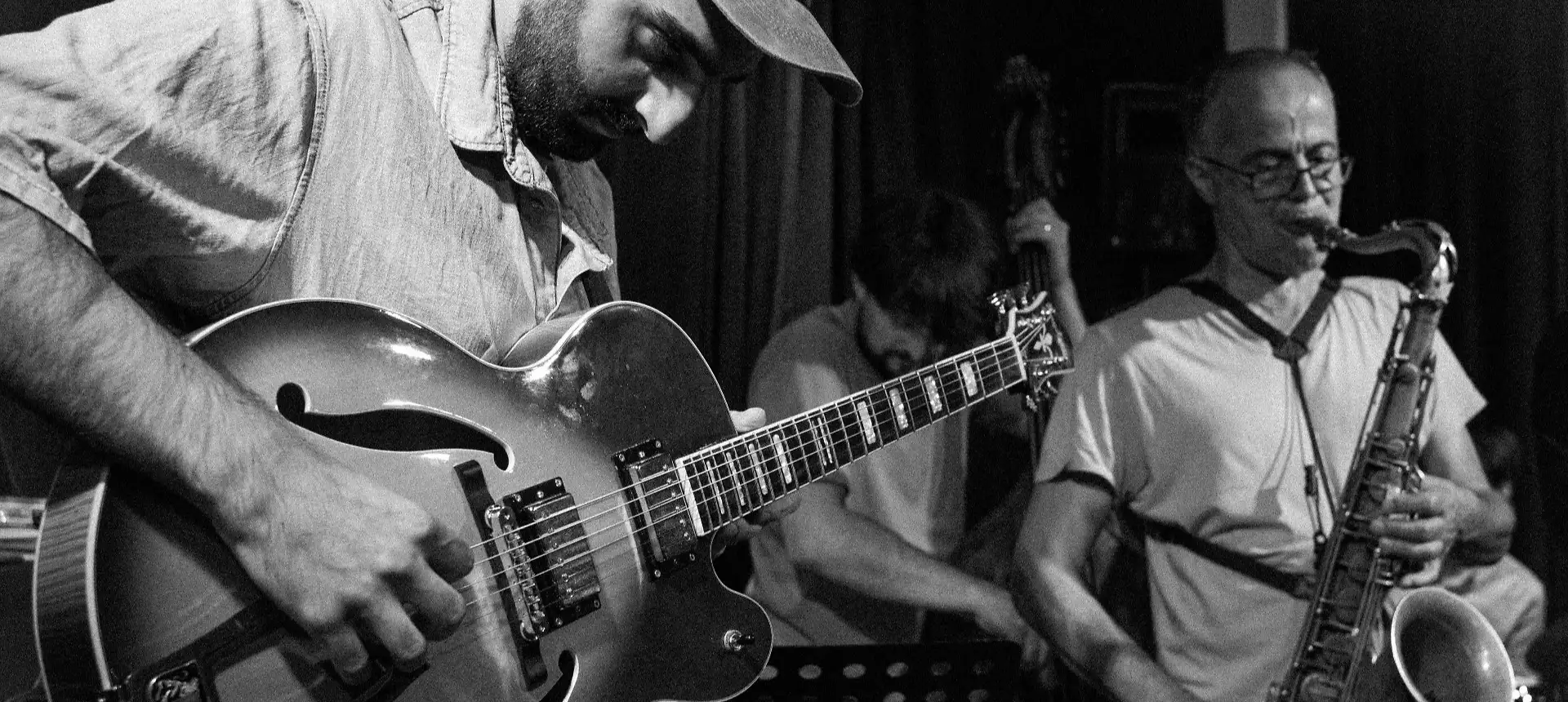 Schwarz-weiß Foto der Band