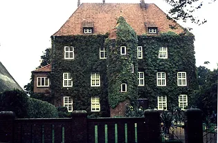 Schloss Agathenburg auf einer Privataufnahme von ca. 1980