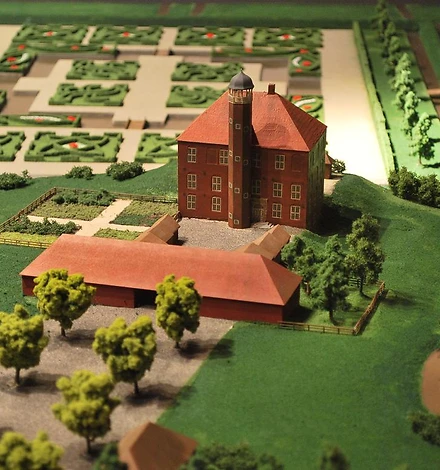 Schlossmodell mit großem Barockgarten